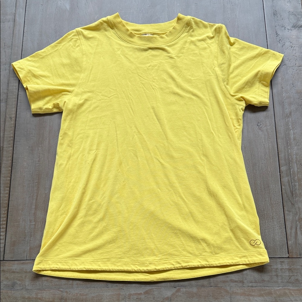 CALIA by Carrie Underwood Short Sleeve Yellow Tee